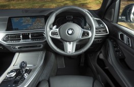 BMW X5 M50d 2019 cockpit